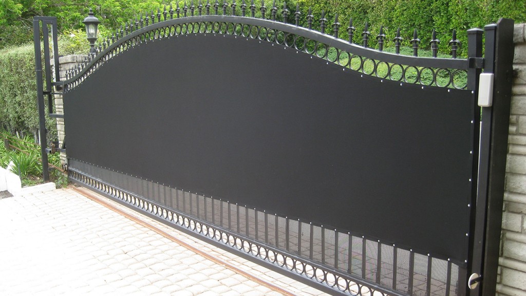 Outdoor privacy screen